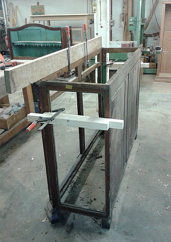 Nous restaurons vos vieux meubles chez les Meubles Barbier à Mettet 